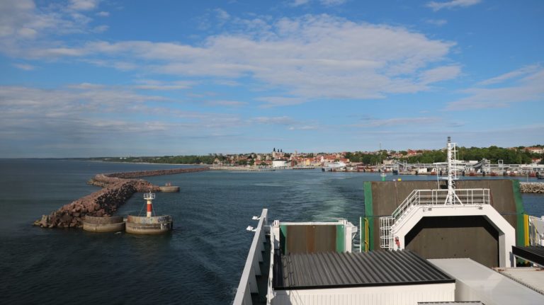 Mit der Fähre zum Ferienhaus auf Gotland